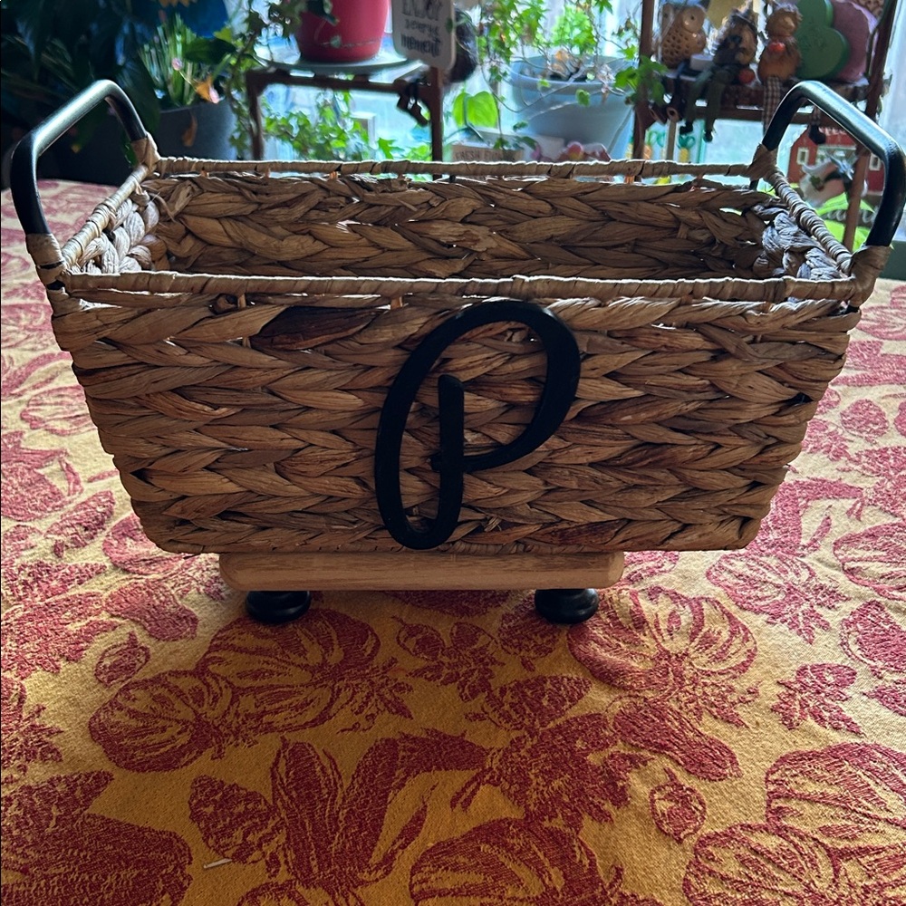 Braided Water Hyacinth Monogram Basket Customized w/ Large “P” Emblem NWOT
